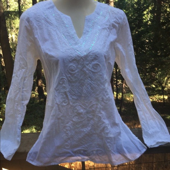 Solitaire Tops - Live a Little long sleeve whole world style blouse with jeans top